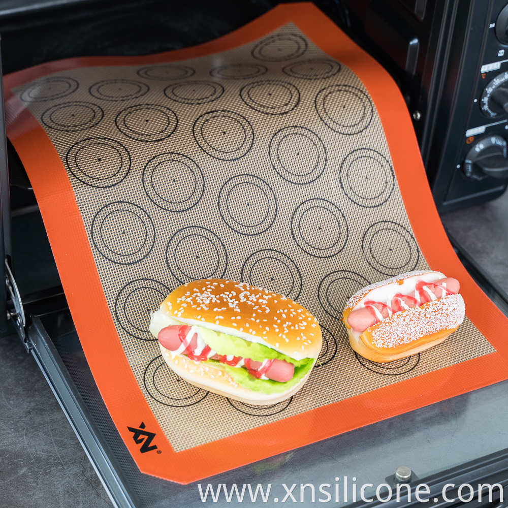 Silicone baking mat